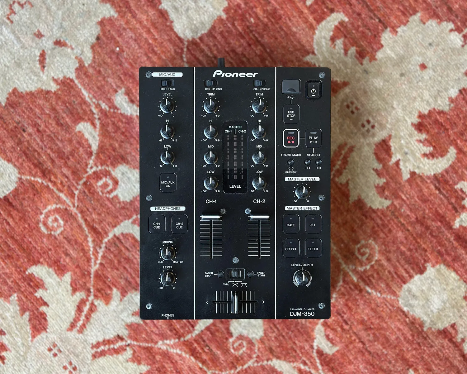 Pioneer DJM-350 with Road Case