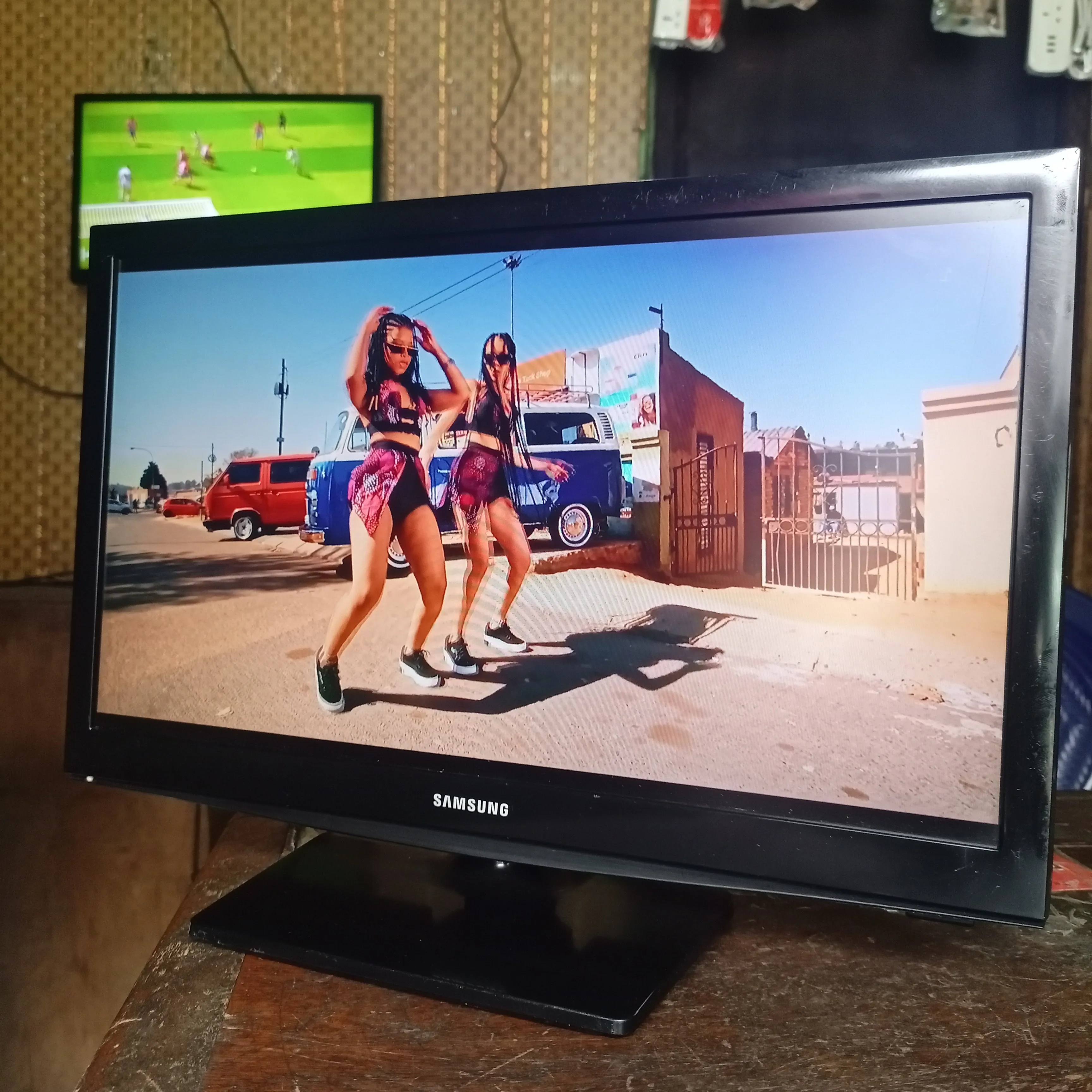 SAMSUNG 19 Inch UE19H4000AW HD Ready LED TV - London Used