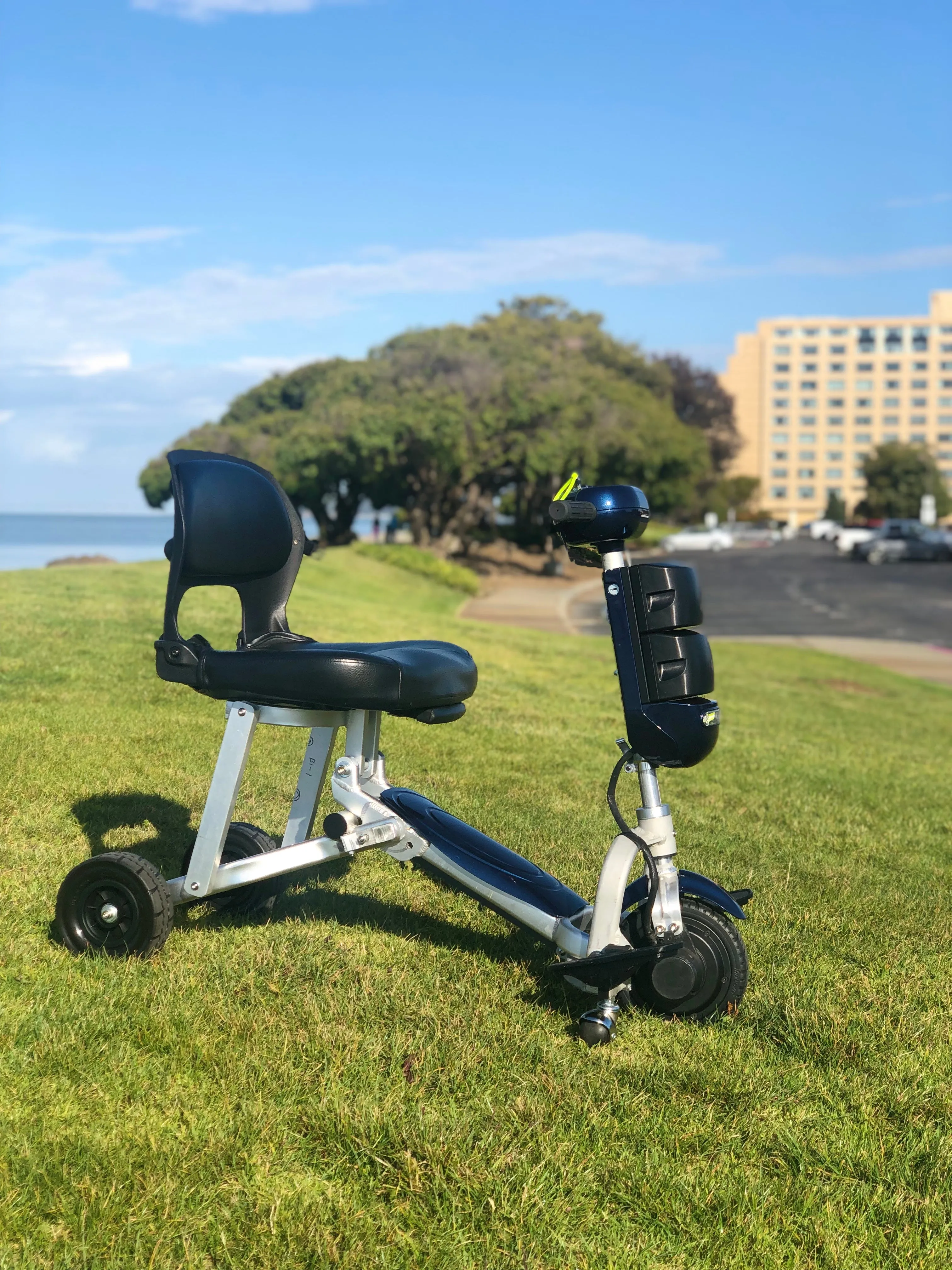 V8 - iLIVING Foldable Electric Mobility Scooter