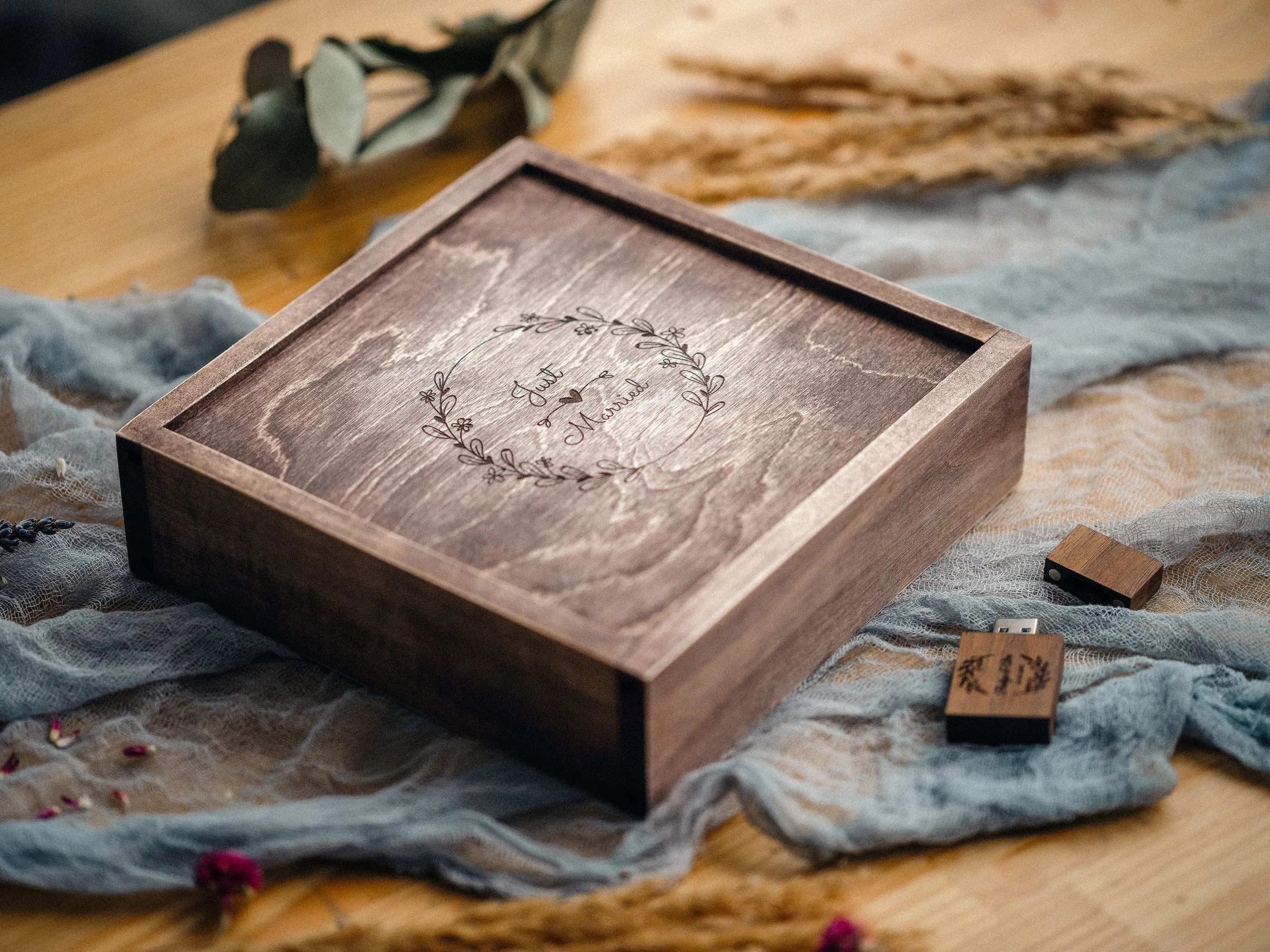 Vintage Wooden Wedding Photo Box with USB & Custom Lid