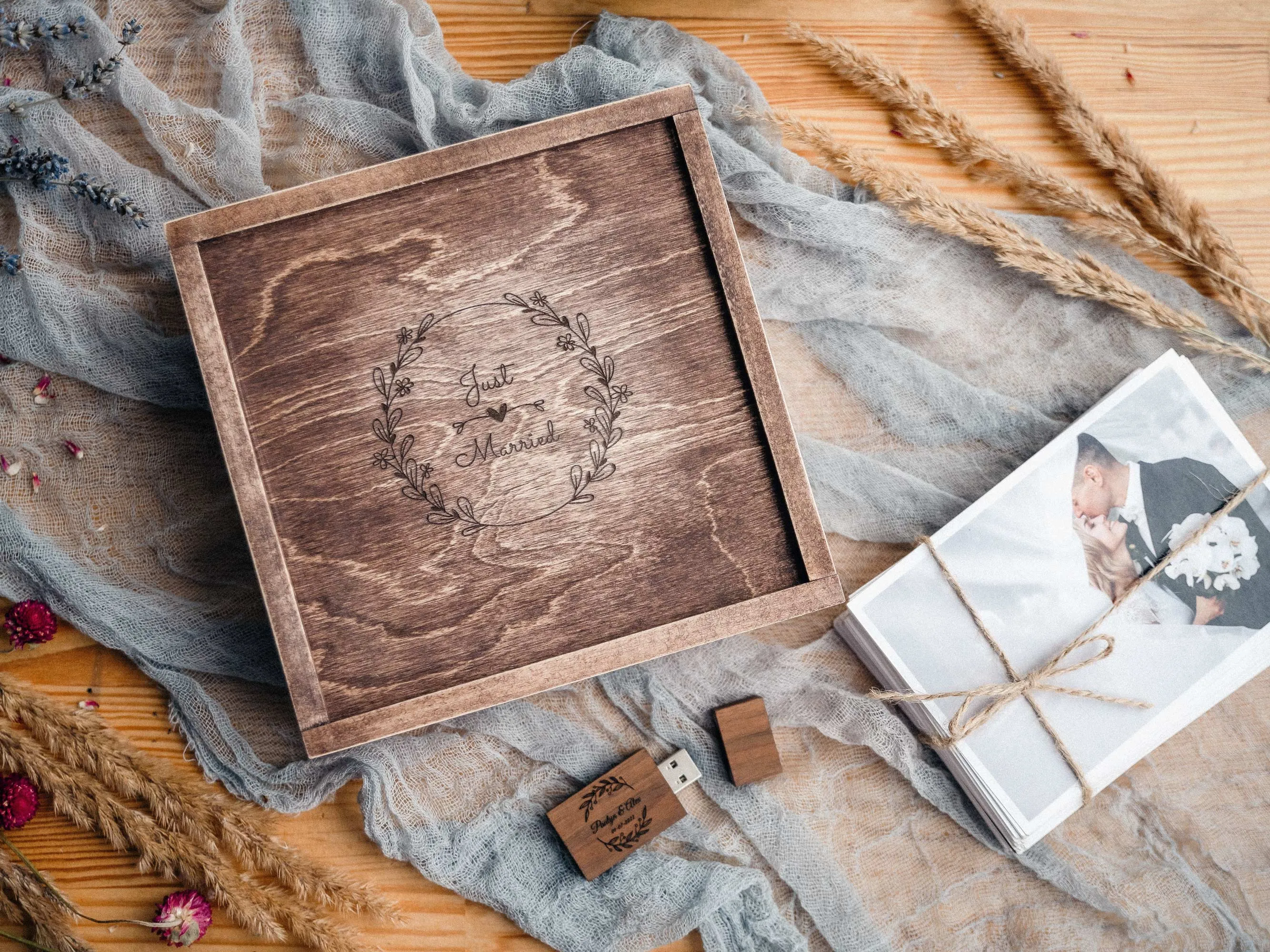 Vintage Wooden Wedding Photo Box with USB & Custom Lid