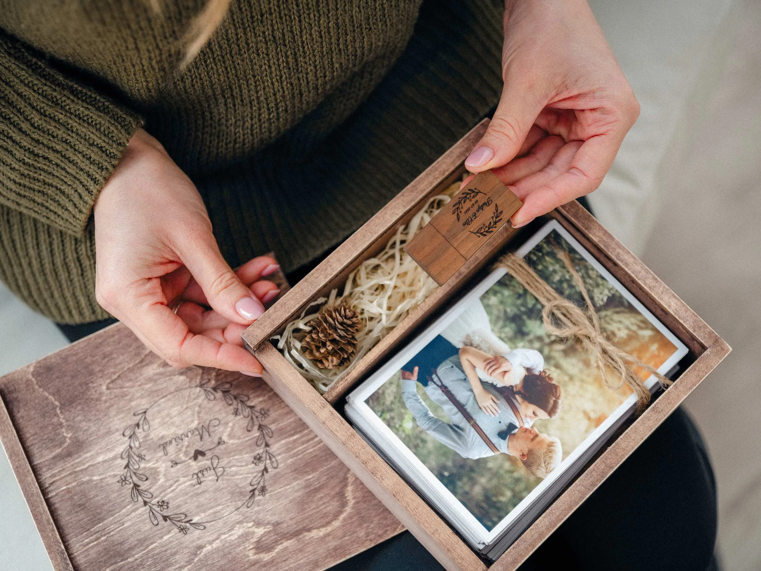 Vintage Wooden Wedding Photo Box with USB & Custom Lid